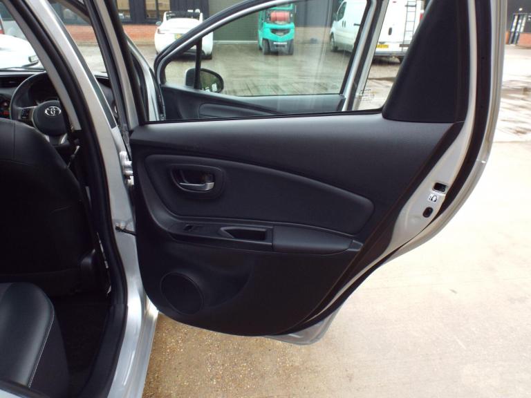  Toyota Yaris 1.33 Dual VVT-i Excel Euro 5 5dr Euro 5 Petrol Manual