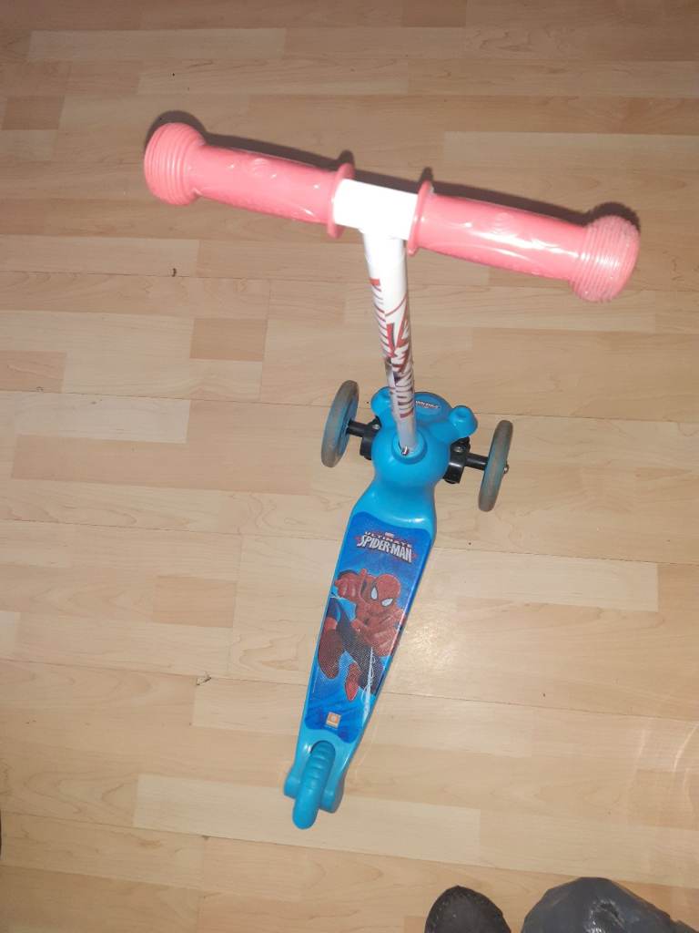 3 wheels spiderman scooter 