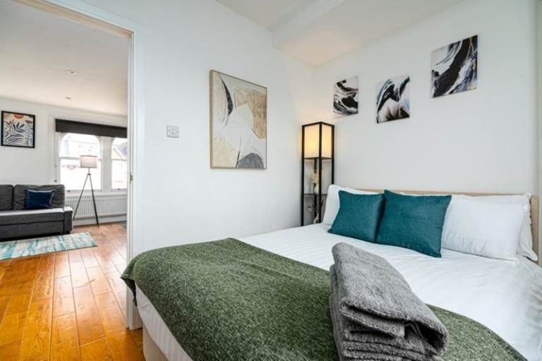 ✨ STUNNING DOUBLE ROOM AVAILABLE IN WHITE HART LANE 💎