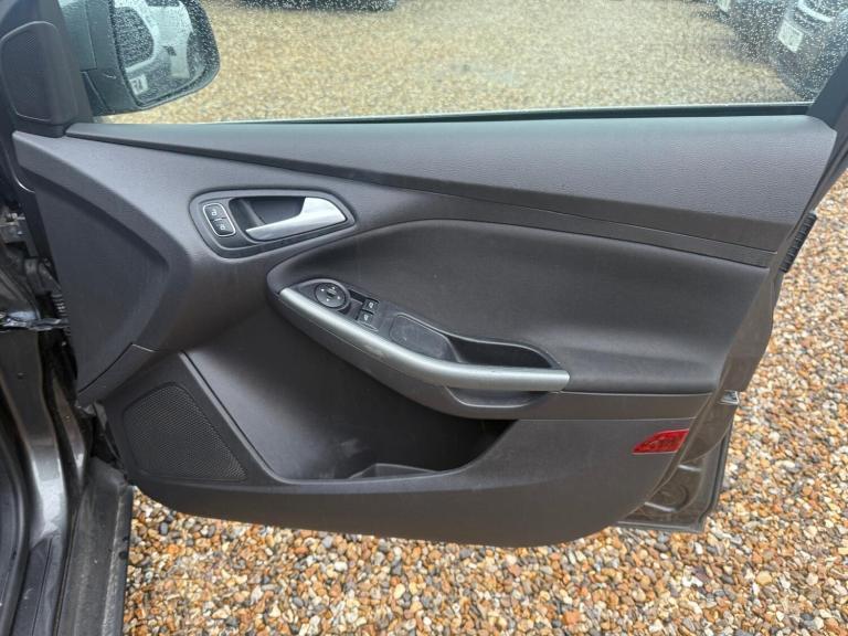 2017 Ford Focus 1.0 EcoBoost 125 Zetec Edition 5dr HATCHBACK PETROL Manual