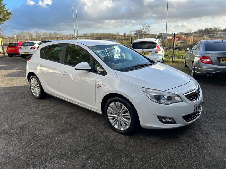 2012 Vauxhall Astra 1.4i 16V Excite 5dr HATCHBACK Petrol Manual