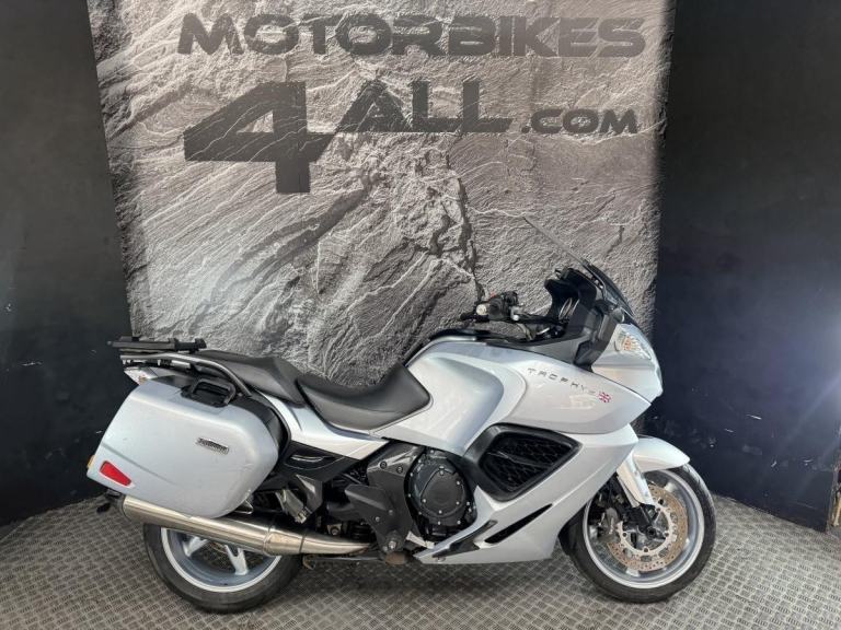 TRIUMPH TROPHY 1200 SE 2012