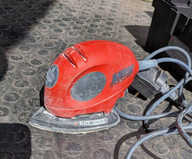 Black & Decker Mouse sander with accessories and case