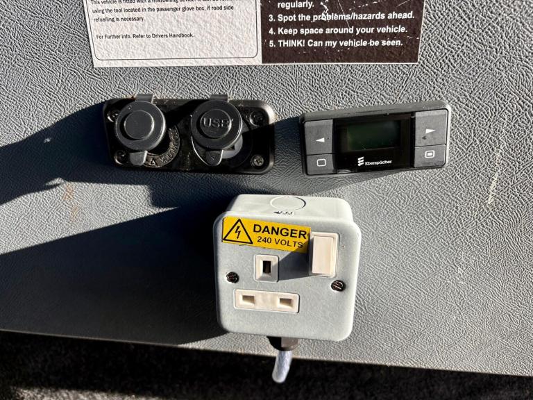 2018 Toyota Hilux / Navara / Ranger Active Extra Cab Pick Up 2.4 D-4D 4x4  PICK UP Diesel Manual