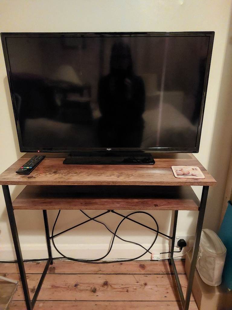 DLED32HD black TV. Like new, remote, and streaming stick  £70