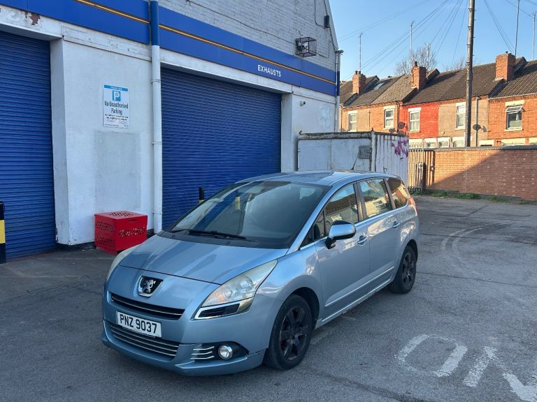 Peugeot 5008 1.6D 2011 