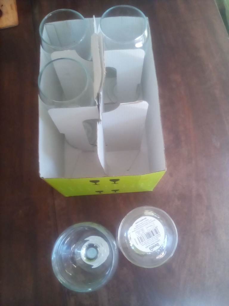 5 wine glasses Brand new with carry case.
