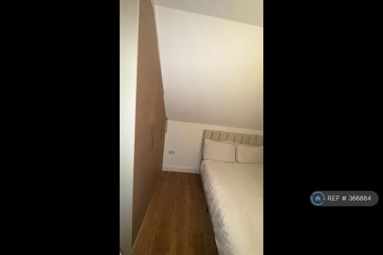 1 bedroom flat in Heronsgate, Edgware, HA8 (1 bed) (#366884)