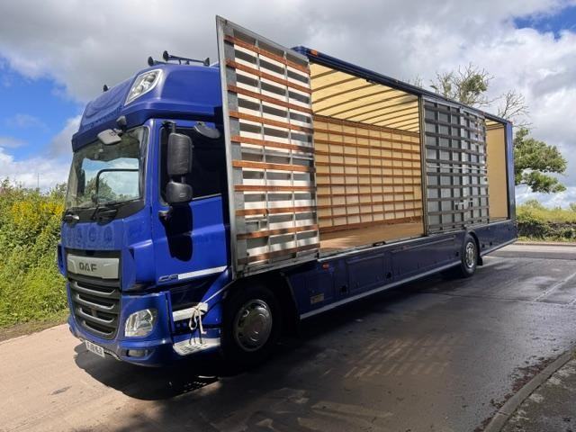 2018 DAF CF 320 E6 high roof sleeper 5 container door walk in tail removal box