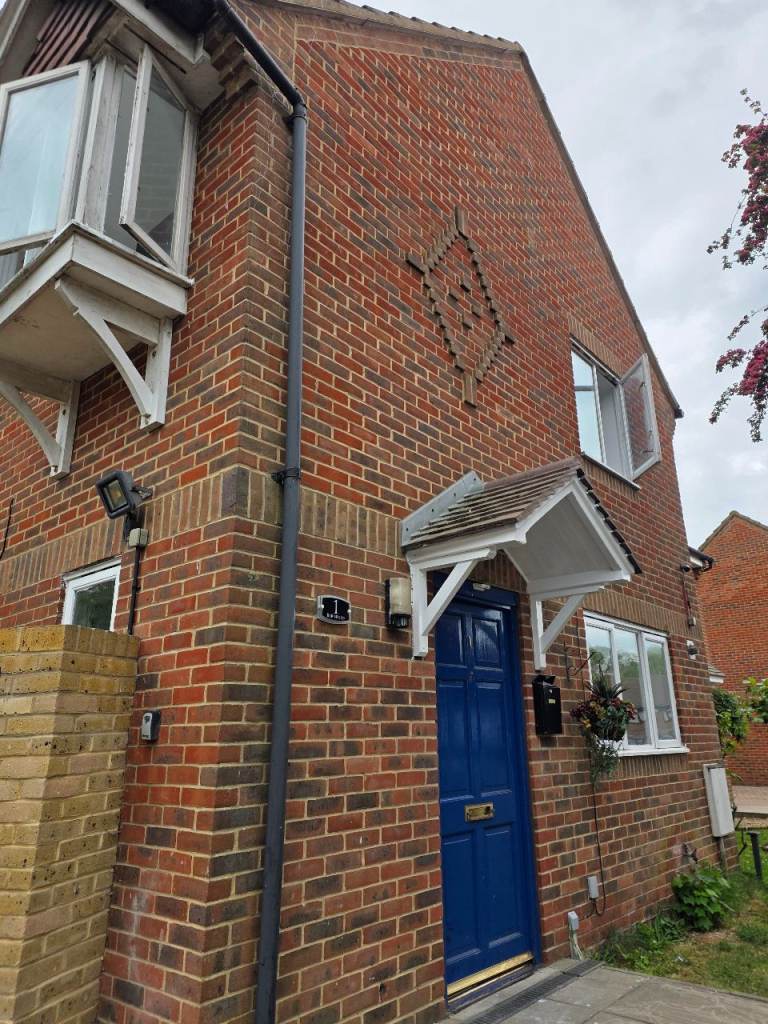 3 Bed Semi-Detached House, Gravesend, DA11