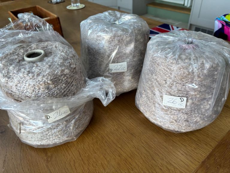 Machine knitting wool