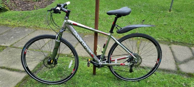 Boardman Hybrid bike. Needs brakes changed 