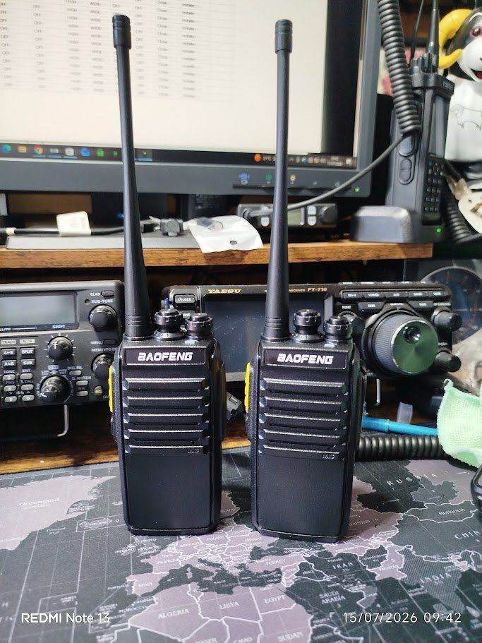 Cobra AM255 Walkietalkie – Lichtgewicht, Bereik Tot 5 Km, 8 Kanalen, Incl. Oplaadbare Batterijen (2 Stuks), Zwart