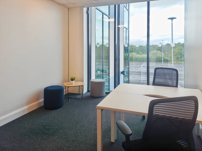Enniskillen - BT74 4RZ \ Ready-to-Use Office Space with 5 Desks