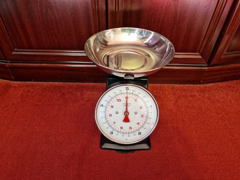 Vintage Retro Design Innoteck Essentials Stainless Steel Mechanical Kitchen Scale.