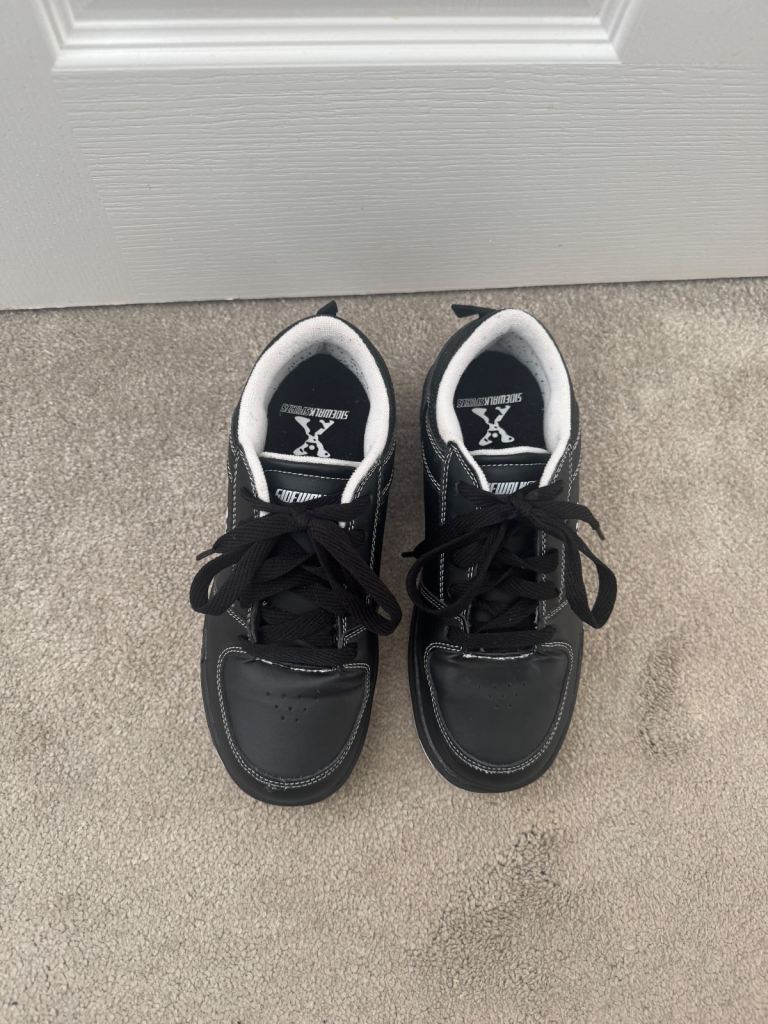 BARGAIN: Sidewalk sports heely’s size 4 only £10 