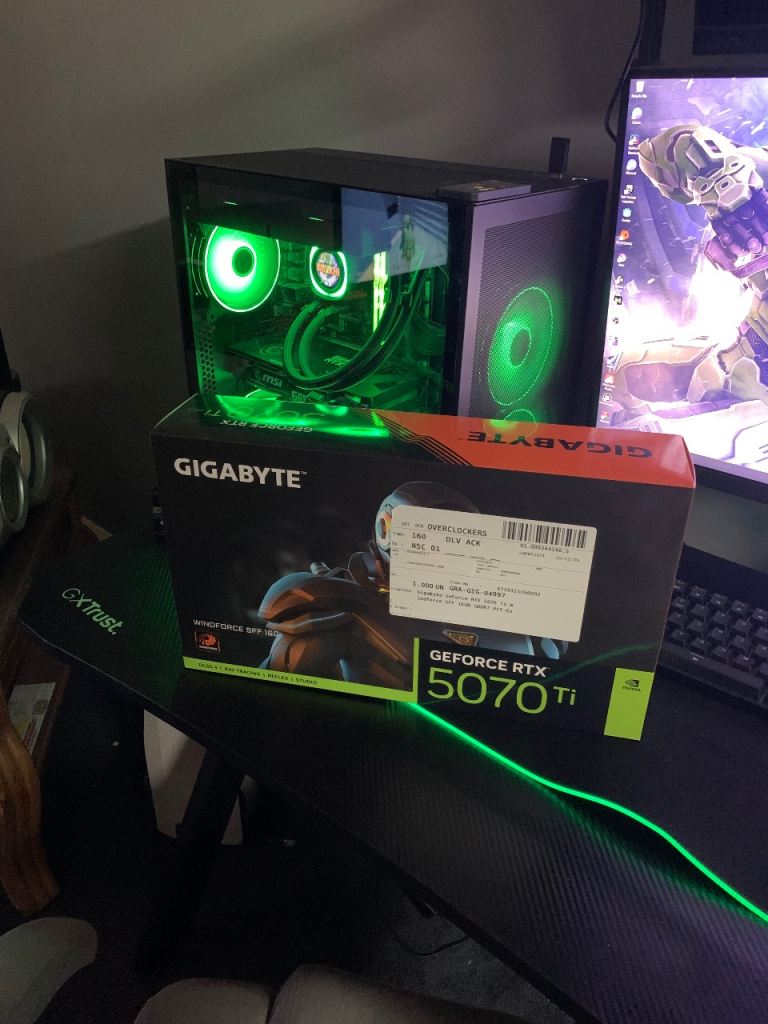 Gigabyte GeForce RTX 5070 Ti Windforce SFF 16GB GDDR7 PCI-Express Graphics Card