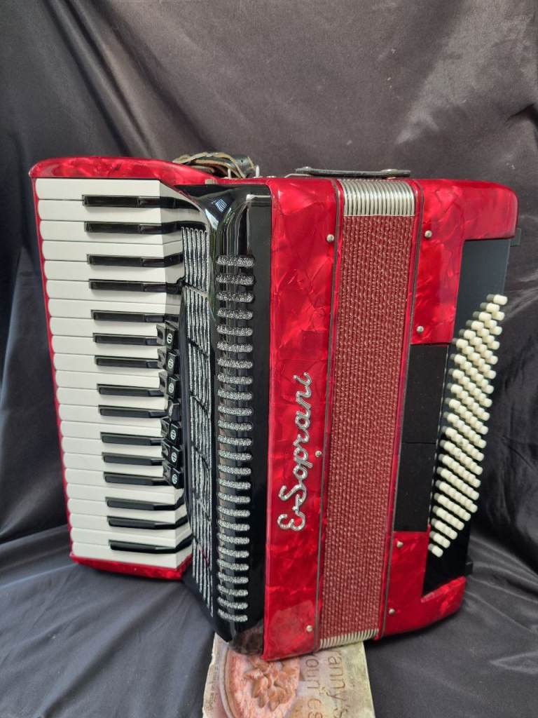 E Soprani 96 bass Accordion 