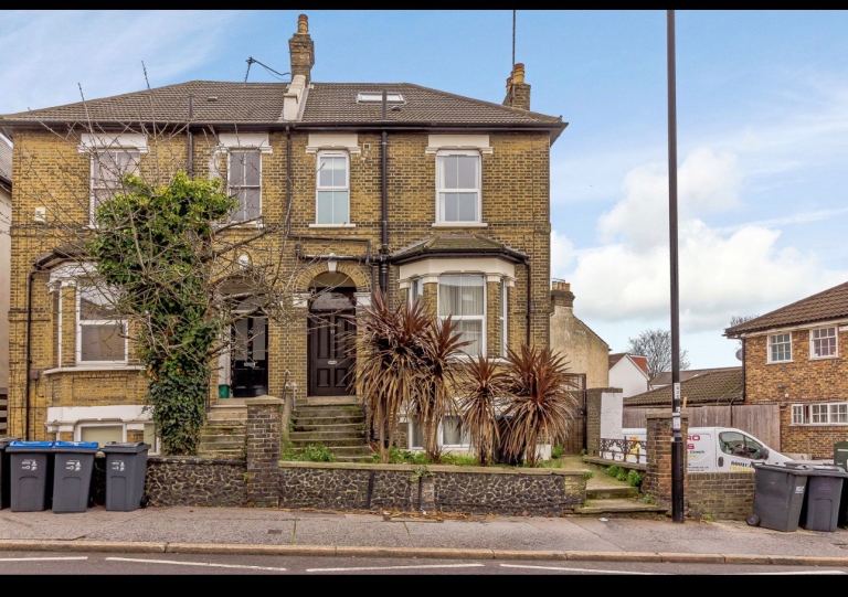 3 bedroom Flat for rent 