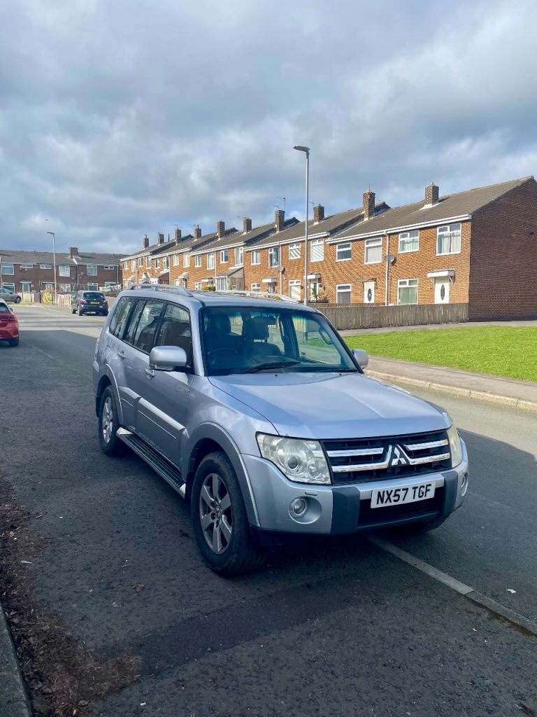 2008 Mitsubishi shogun