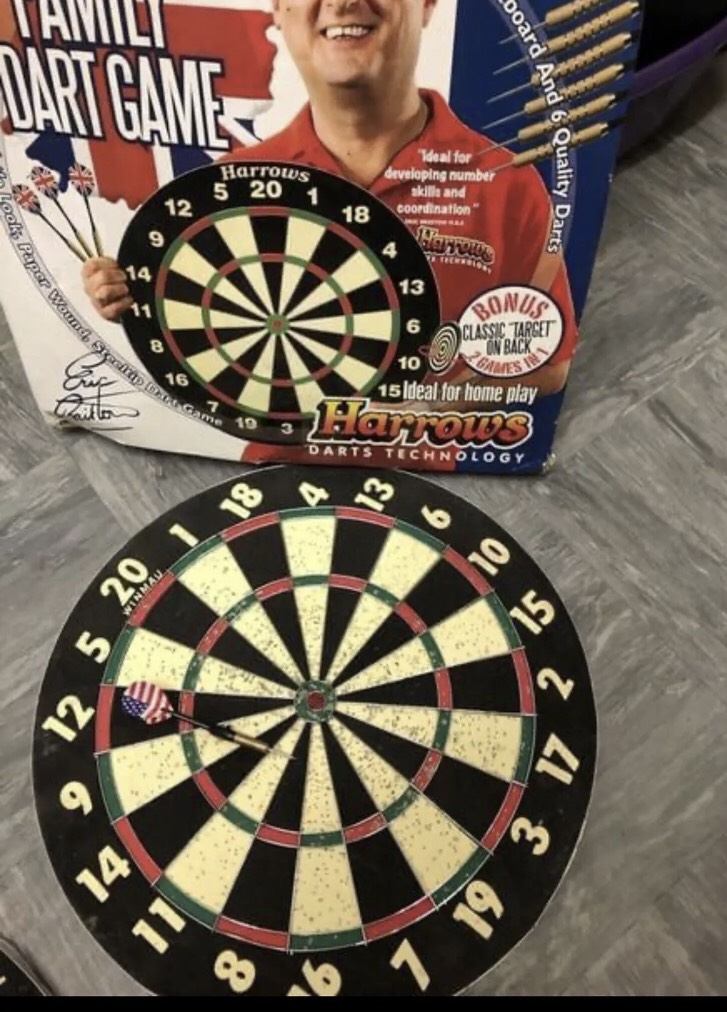 darts game  boards can’t hang on the wallwith 1 dart