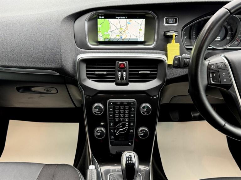 2016 Volvo V40 2.0 D2 Momentum Nav Plus Hatchback 5dr Diesel Manual Euro 6 (s/s) (120 ps) Hatchba...