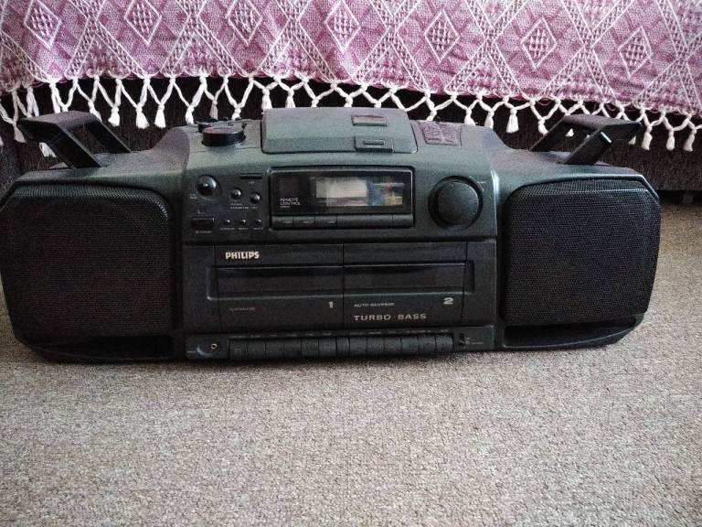 Philips AZ8404/25 Portable Stereo Turbo Bass Double Cassette Radio & CD Player Boombox FREE 37 Tapes
