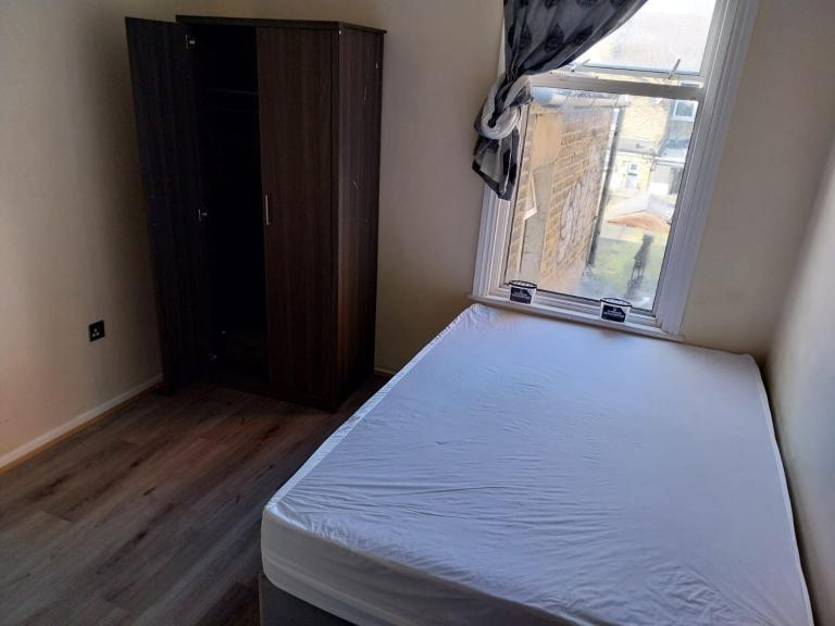 Double room to reant 