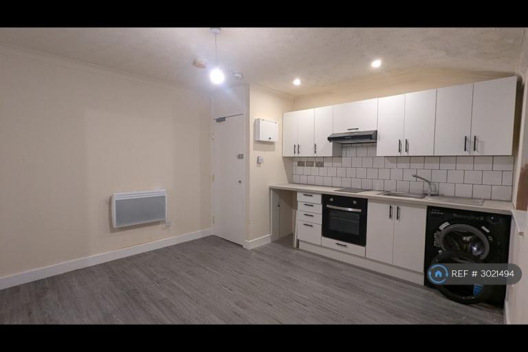 1 bedroom flat in Livingstone Road, Blackpool, FY1 (1 bed) (#3021494)