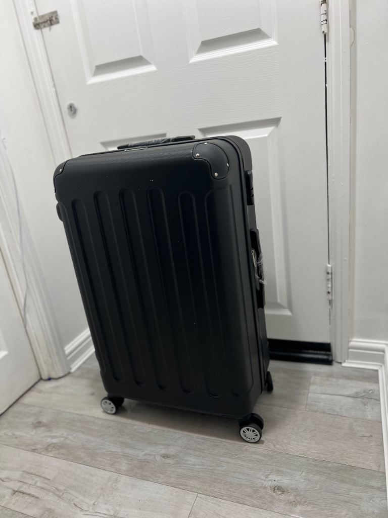 Medium size suitcase luggage - black