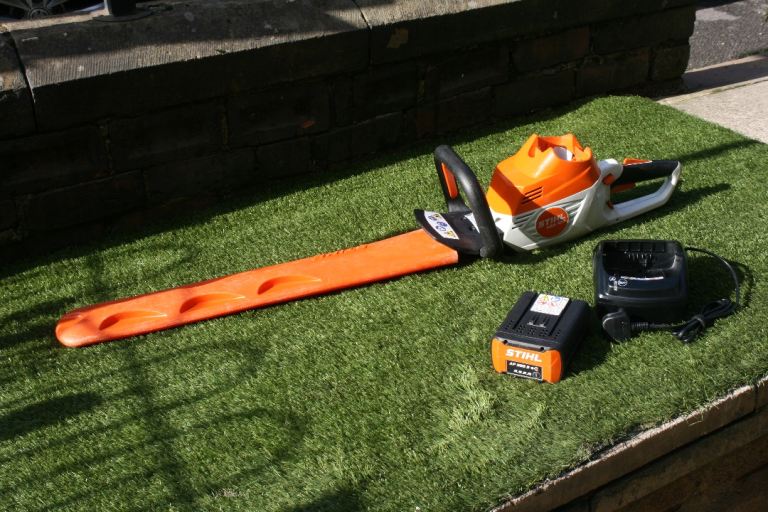 2023 Stihl HSA 100 Cordless Hedge Trimmer with a 60 cm / 24″ cutting blade