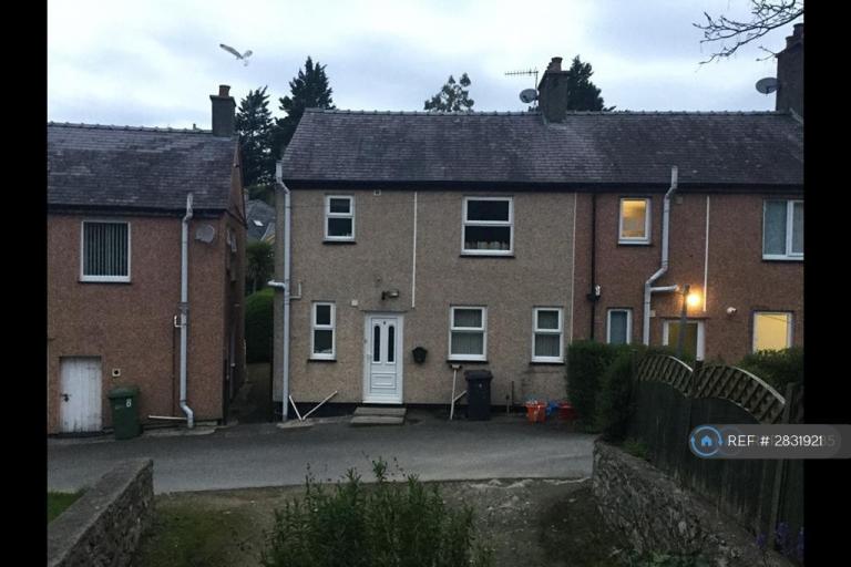 3 bedroom house in Bro Hyfryd, Menai Bridge, LL59 (3 bed) (#2831921)