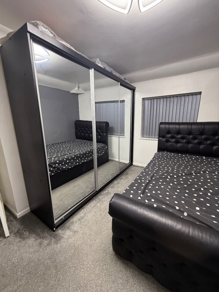 Double spacious bedroom 