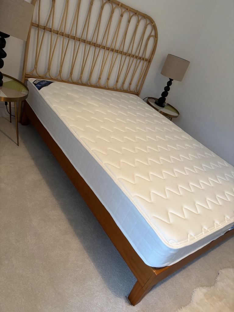 Superking wood bed