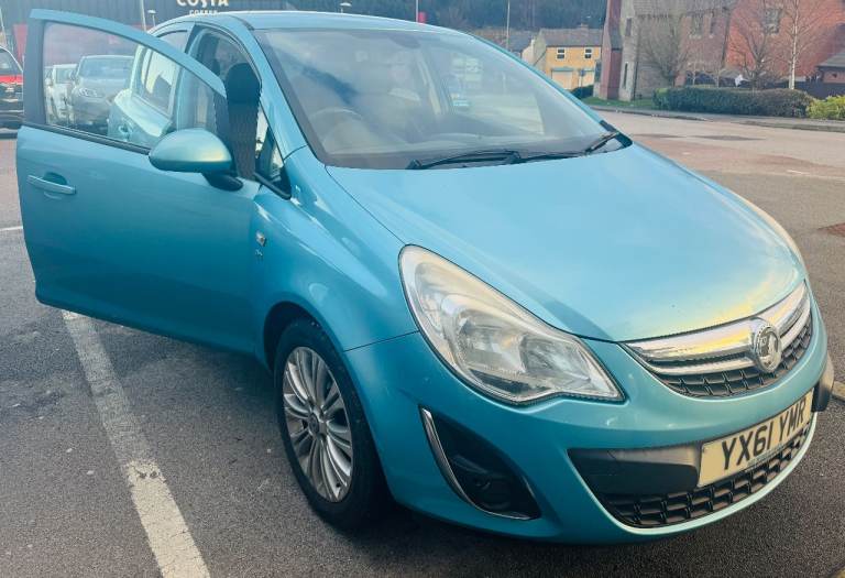 CORSA 1.4 AUTOMATIC - HEATED SEATS & STEERING WHEEL, PARKING SENSORS