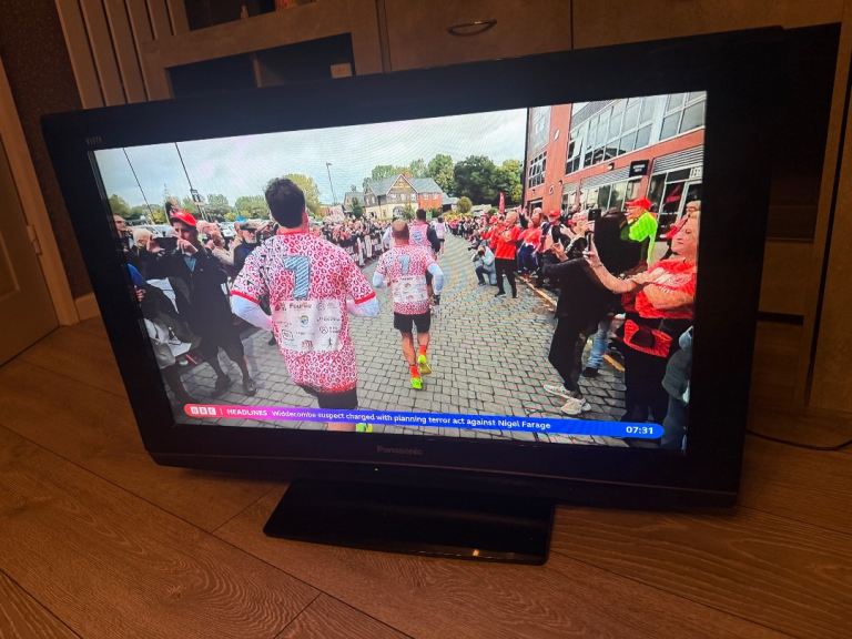 Panasonic 32” Viera TX-32LXD80 LCD TV no remote – Good Condition