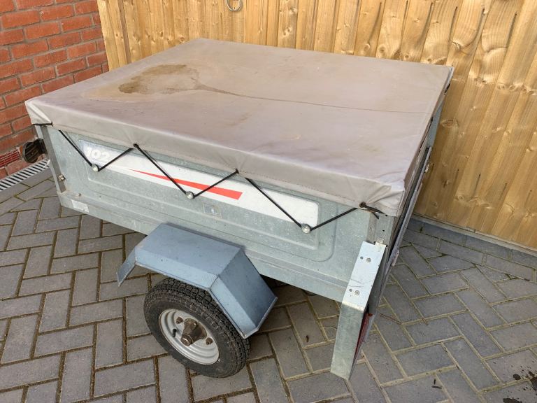 Edre 102 car trailer with cover.