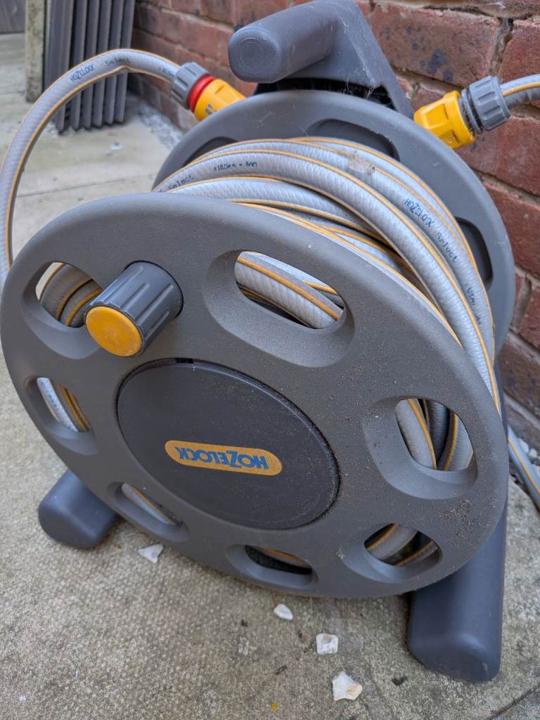 Hozelock hose and holder used but excellent condition 