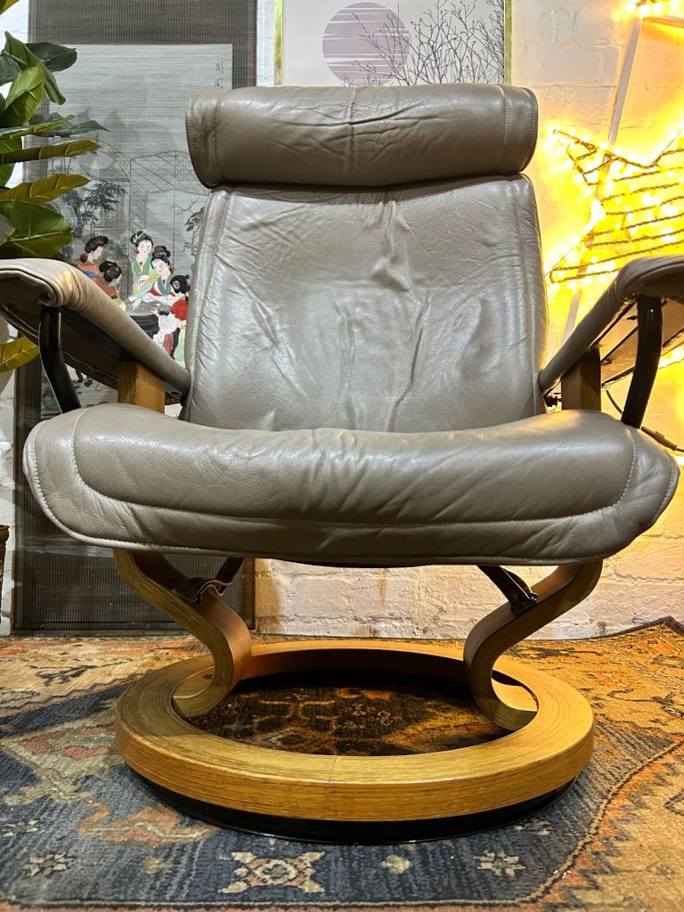 On Sale Beautiful Vintage Grey Leather Ekorness Stressless Swivel Recline Chair