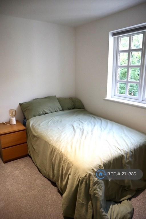 2 bedroom flat in Hadfield Close, Manchester, M14 (2 bed) (#2711380)