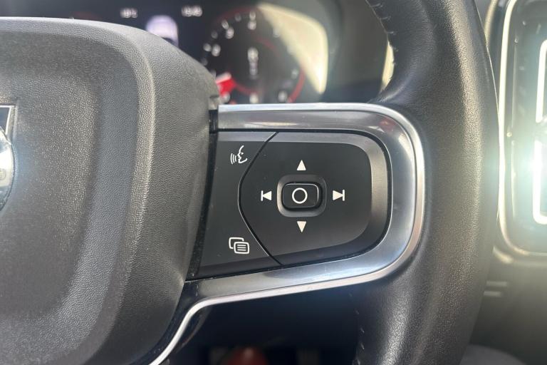  Volvo Xc40 2.0 B4 Mhev Inscription Pro Suv 5dr Petrol Hybrid Auto Euro 6 s/s