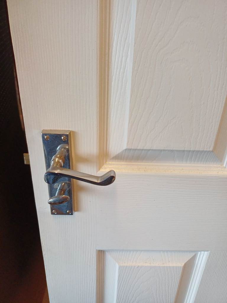 5 x White Internal Door with Handle – Good Condition