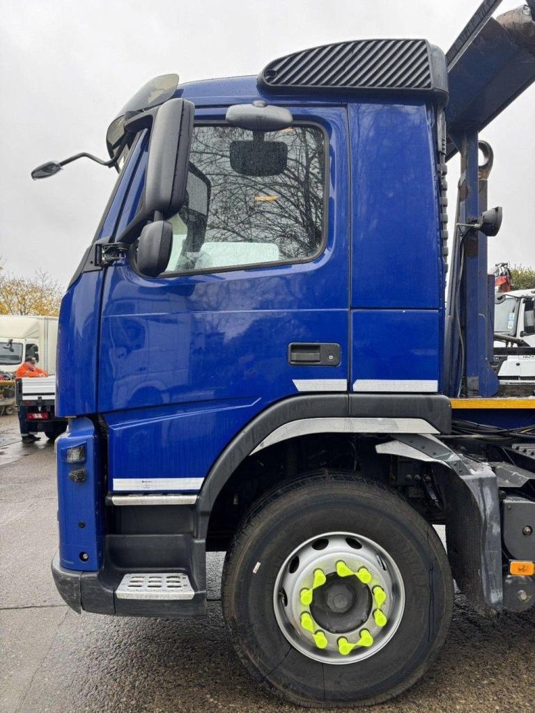 2012 VOLVO FM-330 6X4 HOOK LOADER