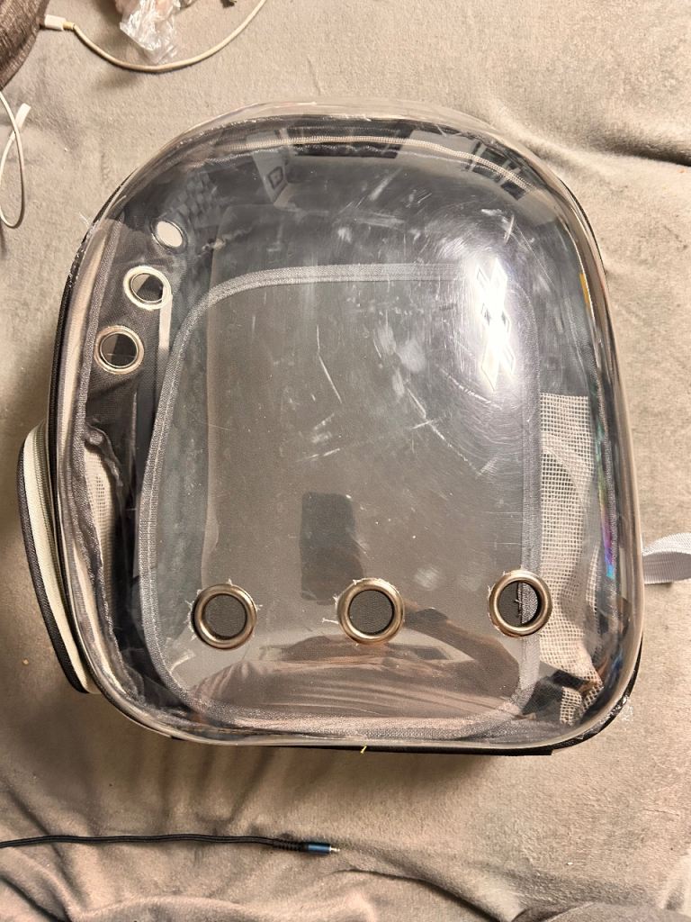 Pet carrier 