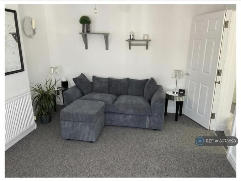 2 bedroom flat in Clodien Avenue, Cardiff, CF14 (2 bed) (#3078693)