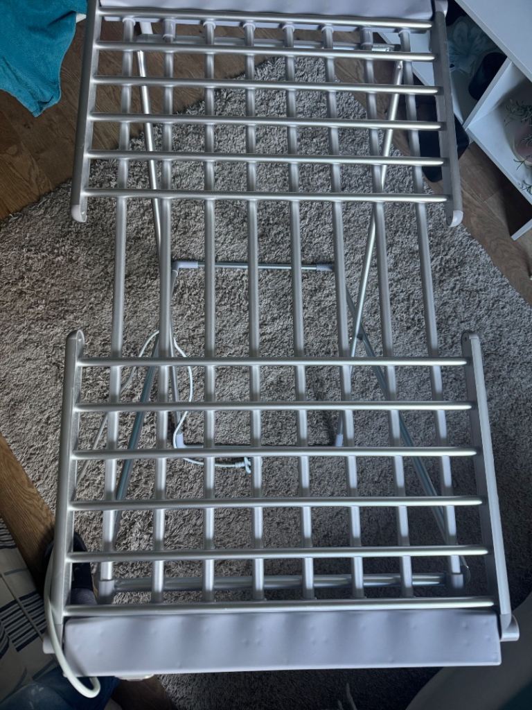 Electric drying rack