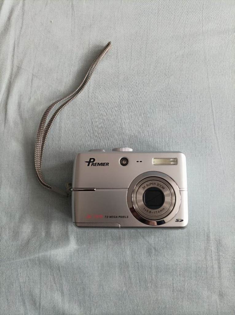 Premier 7.0 Megapixels Digital Camera with Case