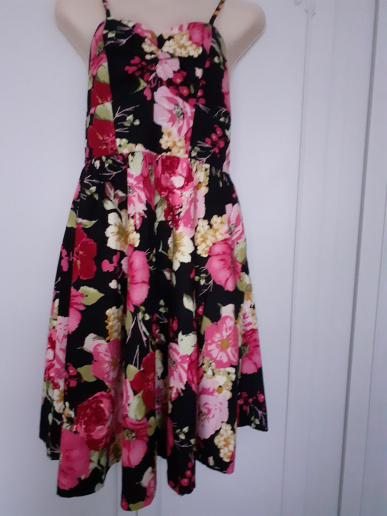 WORN ONCE SUNDRESS ( CHINESE LAUNDRY) - SIZE 8/10