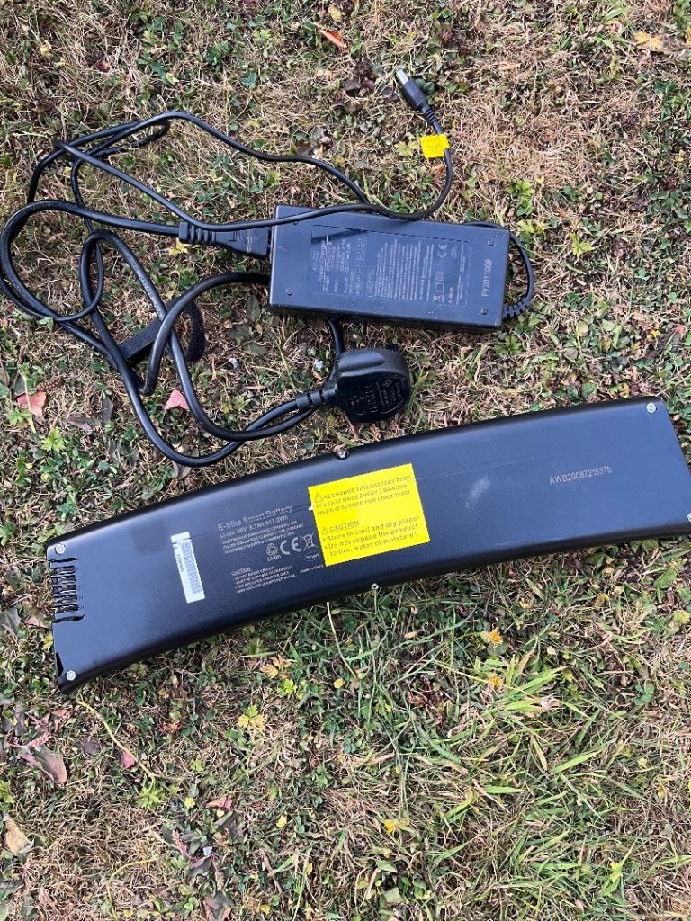 Carrera crosscity folding Electric Bike Battery with Charger and Keys – Good Condition
