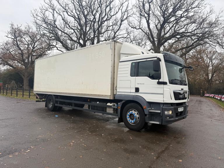 MAN TG-M 18.250, BOX WITH UNDERSLUNG TAILLIFT 